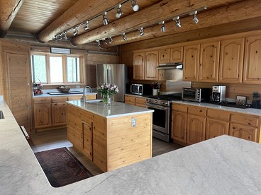 Luxurious Log Home with Madison River Views near Three Dollar Bridge, J & J Ranch, Montana - Cameron, Montana - glamping.directory