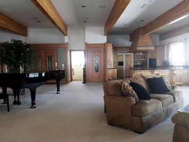 Amazing Mountainside Vacation Rental with Private Hot Springs in Hamilton, Montana - Hamilton, Montana - glamping.directory