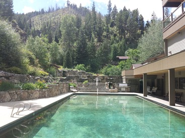 Amazing Mountainside Vacation Rental with Private Hot Springs in Hamilton, Montana - Hamilton, Montana - glamping.directory