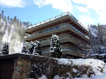 Amazing Mountainside Vacation Rental with Private Hot Springs in Hamilton, Montana - glamping.directory