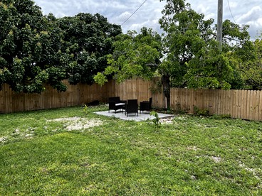 Delightful Lofted Tiny Barn with Cozy Interior and Spacious Backyard in Florida - Homestead, Florida - glamping.directory