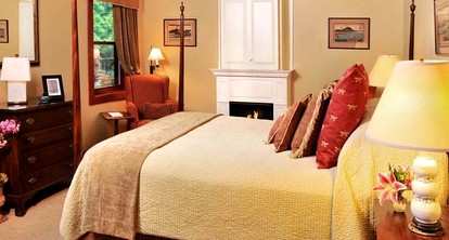 Cozy Getaway Rental with Semi-Private Garden In Finger Lakes Region, New York - Canandaigua, New York - glamping.directory