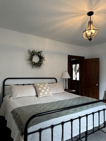 1800s Farmhouse Cottage Rental on a 230 Acre Farm in Muskingum County, Ohio - Frazeysburg, Ohio - glamping.directory