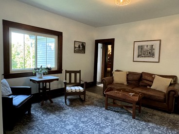 1800s Farmhouse Cottage Rental on a 230 Acre Farm in Muskingum County, Ohio - Frazeysburg, Ohio - glamping.directory