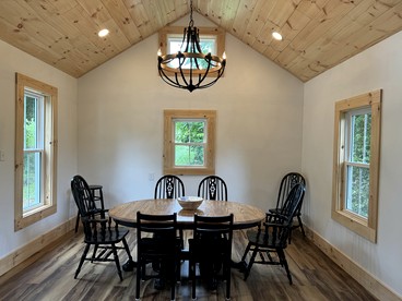 1800s Farmhouse Cottage Rental on a 230 Acre Farm in Muskingum County, Ohio - Frazeysburg, Ohio - glamping.directory