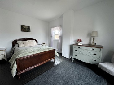 1800s Farmhouse Cottage Rental on a 230 Acre Farm in Muskingum County, Ohio - Frazeysburg, Ohio - glamping.directory
