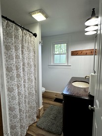 1800s Farmhouse Cottage Rental on a 230 Acre Farm in Muskingum County, Ohio - Frazeysburg, Ohio - glamping.directory