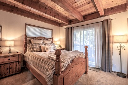 Charming Cabin with Outdoor Jacuzzi, Spa Bath and Game Room in California - Big Bear, California - glamping.directory