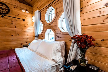 Pet-Friendly, Rustic Cottage with Access to Messalonskee Lake and Views of Belgrade Stream with Hot Tub in Maine - Belgrade, Maine - glamping.directory