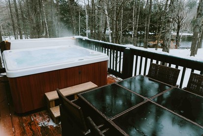 Pet-Friendly, Rustic Cottage with Access to Messalonskee Lake and Views of Belgrade Stream with Hot Tub in Maine - Belgrade, Maine - glamping.directory