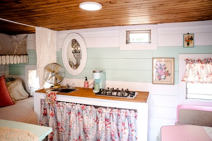 Unforgettable Glamping Caravan Rental in North Carolina for Intimate Weekends Away in Franklin - Franklin, North Carolina - glamping.directory