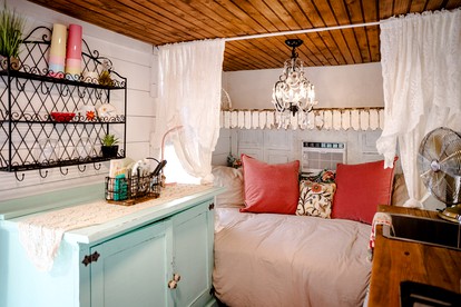 Unforgettable Glamping Caravan Rental in North Carolina for Intimate Weekends Away in Franklin - Franklin, North Carolina - glamping.directory