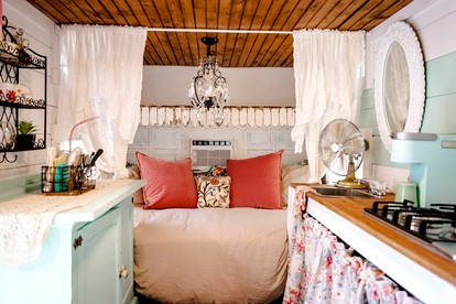 Unforgettable Glamping Caravan Rental in North Carolina for Intimate Weekends Away in Franklin - Franklin, North Carolina - glamping.directory
