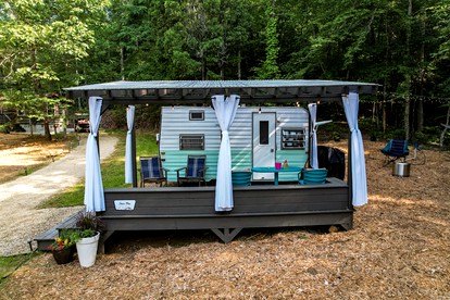 Unforgettable Glamping Caravan Rental in North Carolina for Intimate Weekends Away in Franklin - glamping.directory