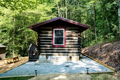 Unforgettable Glamping Caravan Rental in North Carolina for Intimate Weekends Away in Franklin - Franklin, North Carolina - glamping.directory