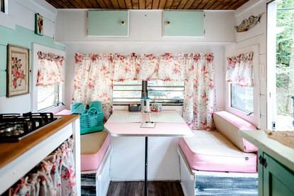 Unforgettable Glamping Caravan Rental in North Carolina for Intimate Weekends Away in Franklin - Franklin, North Carolina - glamping.directory