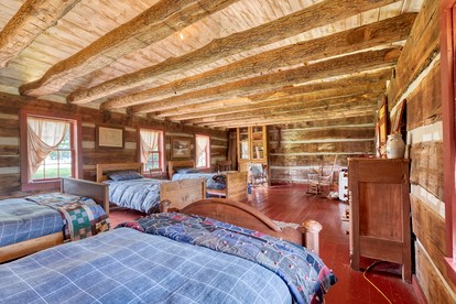 Enchanting Vacation Rental on Working Alpaca Farm near Kokomo, Indiana - Flora, Indiana - glamping.directory