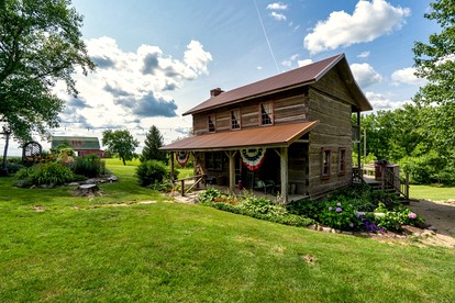Enchanting Vacation Rental on Working Alpaca Farm near Kokomo, Indiana - Flora, Indiana - glamping.directory