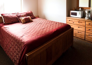 Comfy Vacation Suite with Private Jacuzzi in Bonners Ferry, Northern Idaho - Bonners Ferry, Idaho - glamping.directory