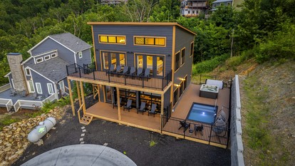 Mountain Retreat with Outdoor Pool, Jacuzzi and Views in Tennessee - glamping.directory
