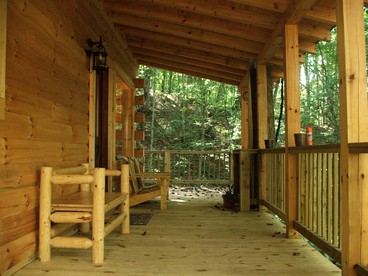 Secluded Log Cabin Getaway near Nantahala National Forest and Cheoah, North Carolina - Robbinsville, North Carolina - glamping.directory