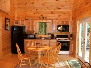 Secluded Log Cabin Getaway near Nantahala National Forest and Cheoah, North Carolina - Robbinsville, North Carolina - glamping.directory