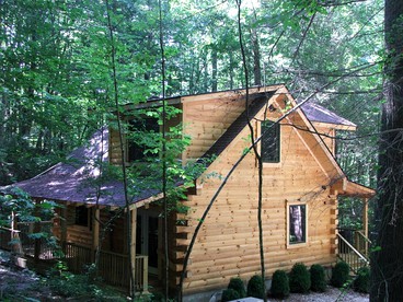 Secluded Log Cabin Getaway near Nantahala National Forest and Cheoah, North Carolina - glamping.directory