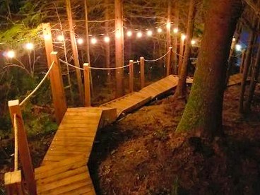 Idyllic Tree House Rental with a Cozy Fireplace in Snohomish, Washington - Snohomish, Washington - glamping.directory