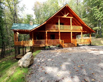Luxuriously Equipped Lodge for Groups in Logan, Ohio - glamping.directory