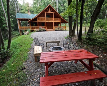 Luxuriously Equipped Lodge for Groups in Logan, Ohio - Logan, Ohio - glamping.directory