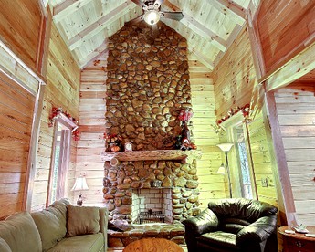 Luxuriously Equipped Lodge for Groups in Logan, Ohio - Logan, Ohio - glamping.directory