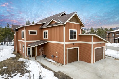 Stunning Vacation Rental with Hot Tub near Grand Park Recreation Center in Fraser, Colorado - glamping.directory