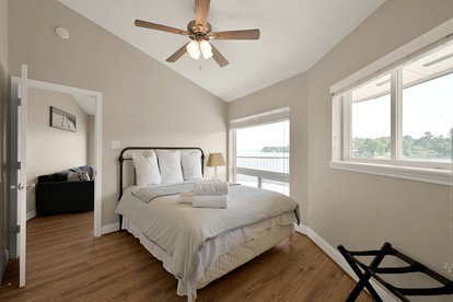 Lighthouse Views & Lake Vibes – 4BR Retreat in Livingston, TX - Livingston, Texas - glamping.directory