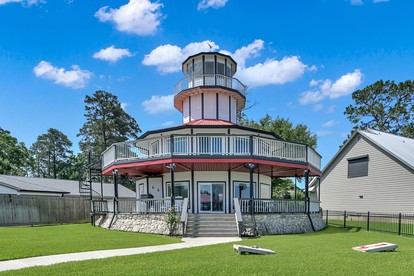 Lighthouse Views & Lake Vibes – 4BR Retreat in Livingston, TX - Livingston, Texas - glamping.directory
