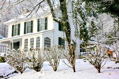 Idyllic Cottage Getaway on a Country Estate in Chester Springs, Pennsylvania - glamping.directory
