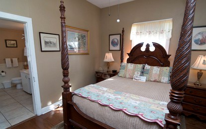Idyllic Cottage Perfect for a Romantic Getaway near St. James, Louisiana - Vacherie, Louisiana - glamping.directory