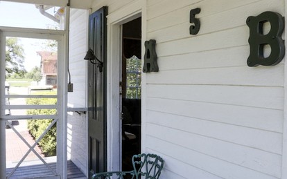 Idyllic Cottage Perfect for a Romantic Getaway near St. James, Louisiana - Vacherie, Louisiana - glamping.directory