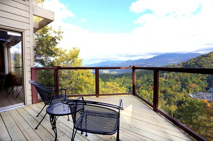 Picturesque Cottage Retreat with a Private Hot Tub near Gatlinburg, Tennessee - Gatlinburg, Tennessee - glamping.directory