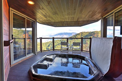 Picturesque Cottage Retreat with a Private Hot Tub near Gatlinburg, Tennessee - Gatlinburg, Tennessee - glamping.directory
