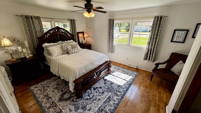 Charming Renovated Home with Spacious Yard near Downtown Siloam Springs, Arkansas - Siloam Springs, Arkansas - glamping.directory