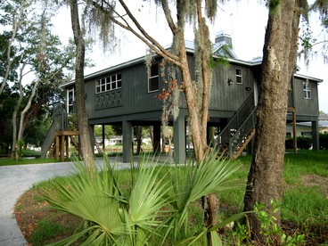 Waterfront Getaway with Private Dock on King's Bay in Crystal River, Florida - Crystal River, Florida - glamping.directory