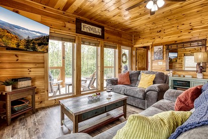 Spacious Mountain Cabin Retreat with Theater, Hot Tub & Fire Pit in Sevierville, Tennessee - Sevierville, Tennessee - glamping.directory