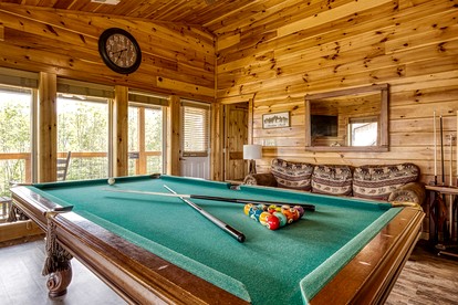 Spacious Mountain Cabin Retreat with Theater, Hot Tub & Fire Pit in Sevierville, Tennessee - Sevierville, Tennessee - glamping.directory