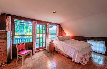 Gorgeous and Historical Cottage Rental near Mohawk Mountain, Connecticut - Sharon, Connecticut - glamping.directory