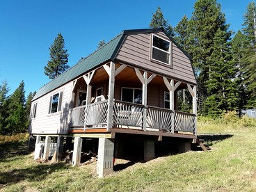 Cute Off-Grid Glamping Cabin Rental in Idaho for Relaxing Nature Getaways - glamping.directory