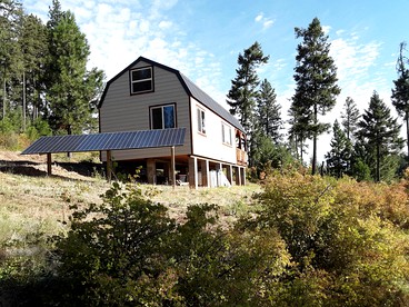Cute Off-Grid Glamping Cabin Rental in Idaho for Relaxing Nature Getaways - Plummer, Idaho - glamping.directory
