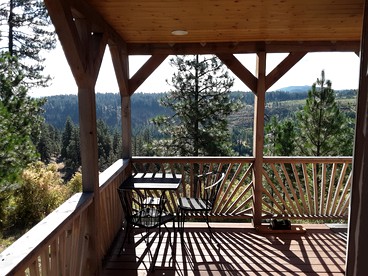 Cute Off-Grid Glamping Cabin Rental in Idaho for Relaxing Nature Getaways - Plummer, Idaho - glamping.directory