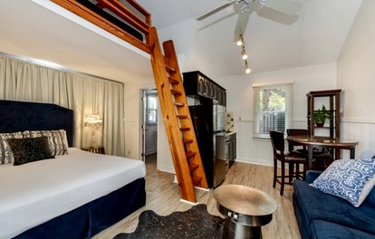 Romantic Studio Cottage near Clearwater Beach in Florida - Indian Rocks Beach, Florida - glamping.directory