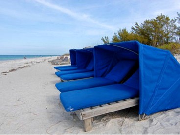 Romantic Studio Cottage near Clearwater Beach in Florida - Indian Rocks Beach, Florida - glamping.directory