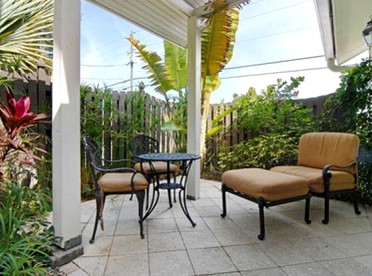 Romantic Studio Cottage near Clearwater Beach in Florida - Indian Rocks Beach, Florida - glamping.directory